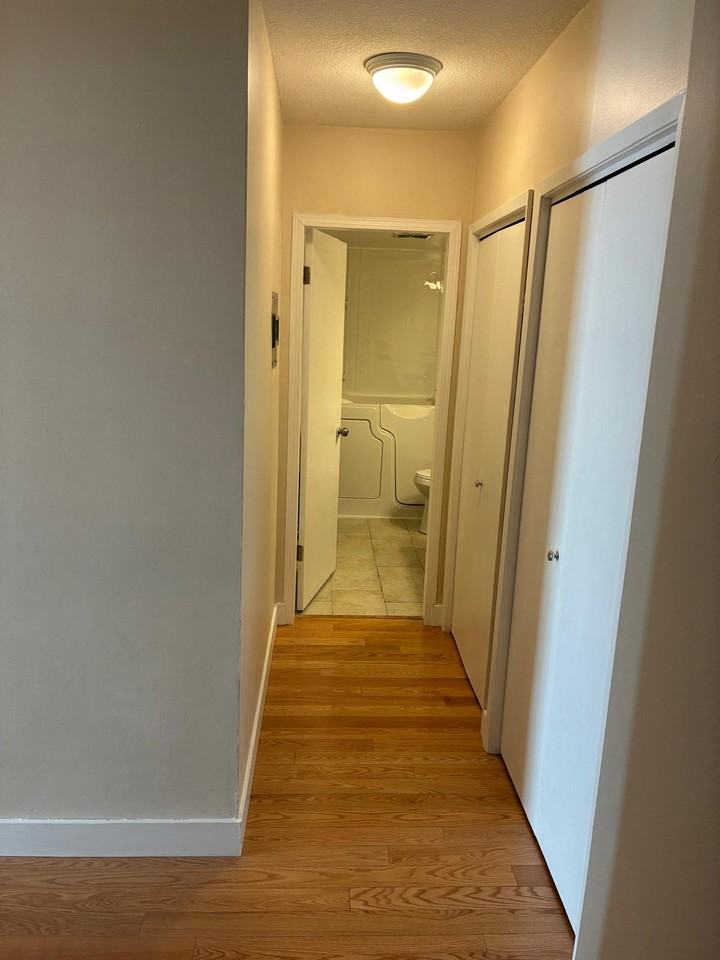 1250 Blackwood Street ##302 - Photo 7 of 7