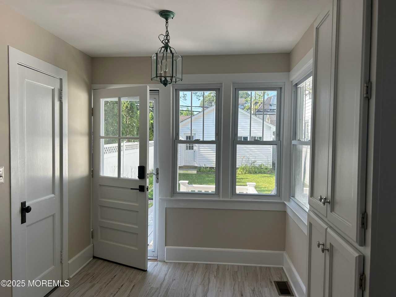 435 Norwood Ave - Photo 3 of 39