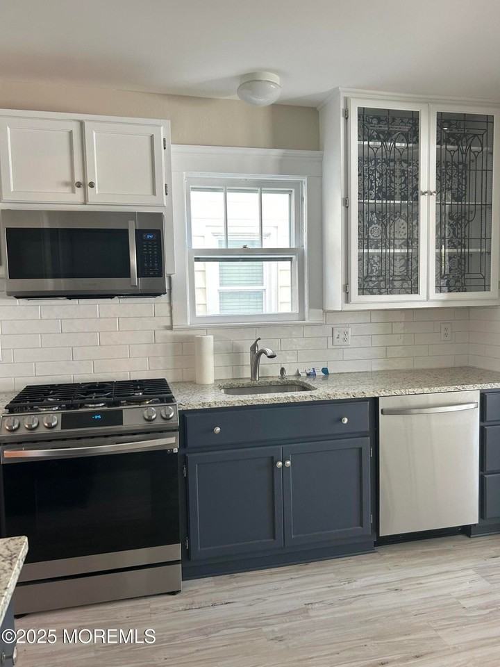 435 Norwood Ave - Photo 4 of 39