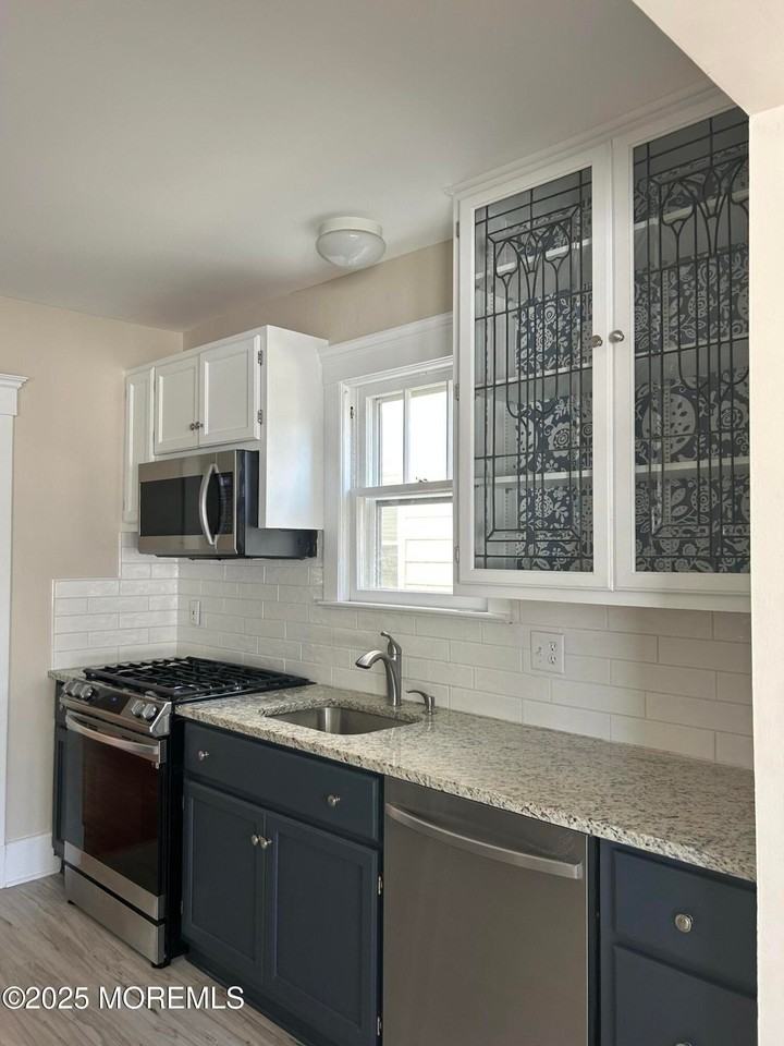 435 Norwood Ave - Photo 6 of 39