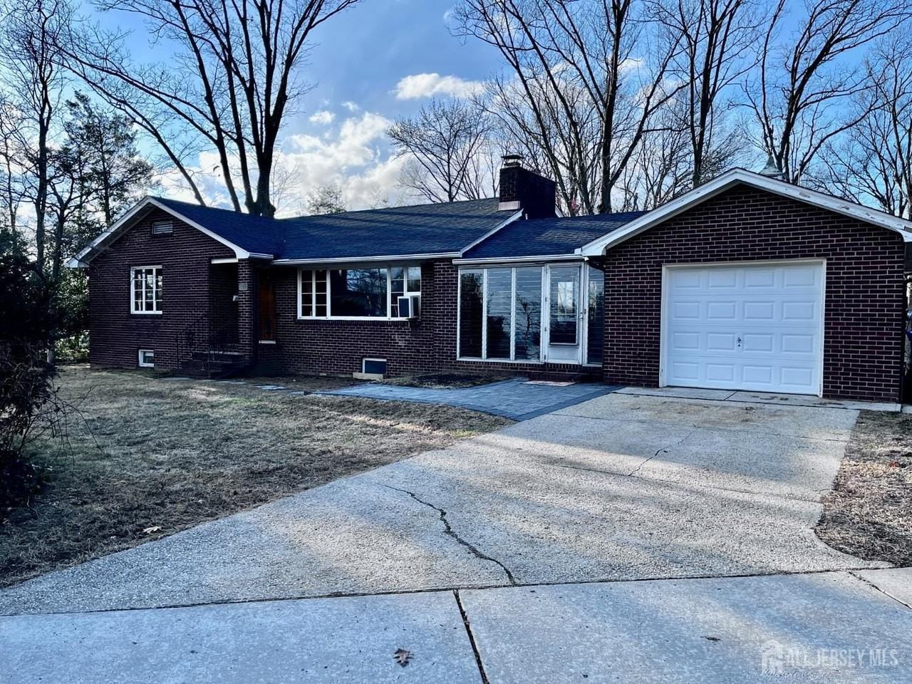 123 Mccutcheon Ave - Photo 2 of 13