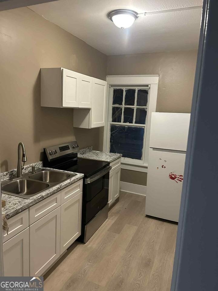 1049 Birch St - Photo 3 of 5