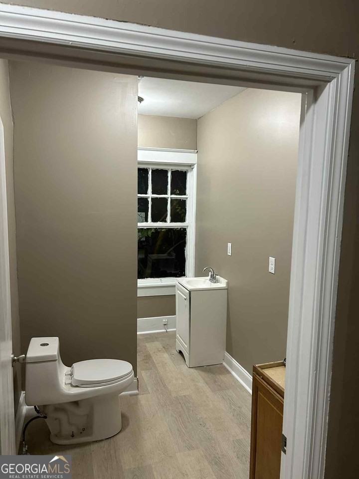 1049 Birch St - Photo 4 of 5