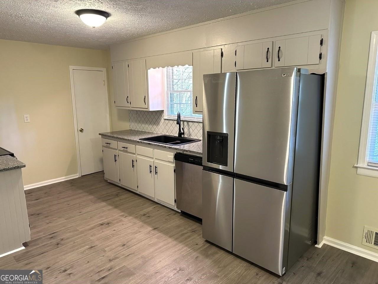 7 Elaine Dr - Photo 5 of 29