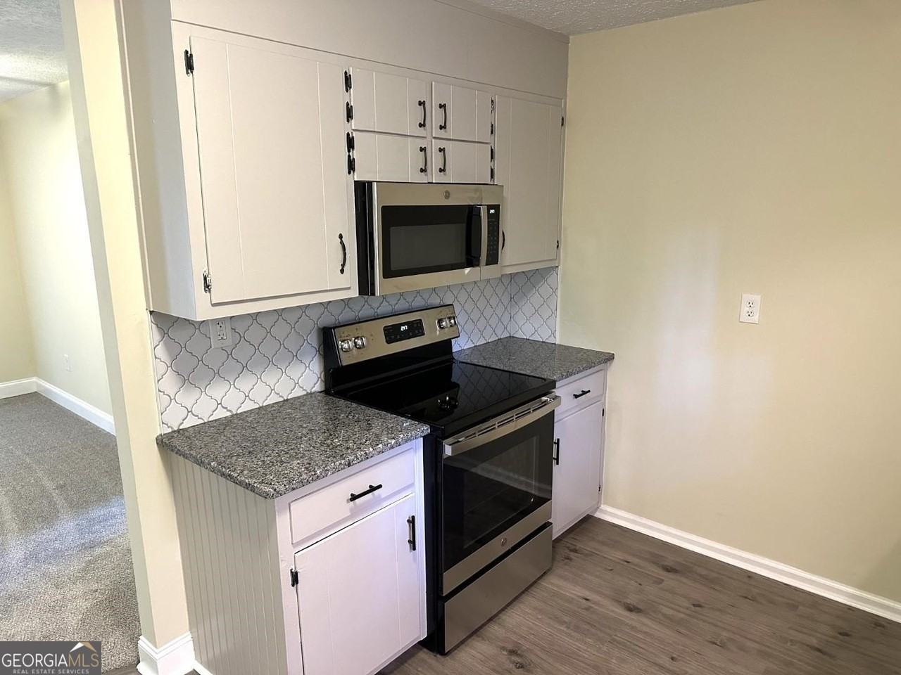 7 Elaine Dr - Photo 6 of 29