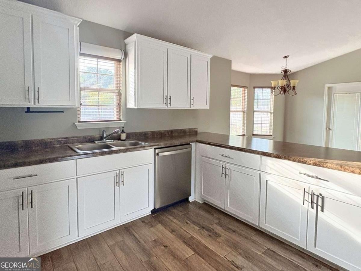 108 Honeysuckle Rd - Photo 7 of 35