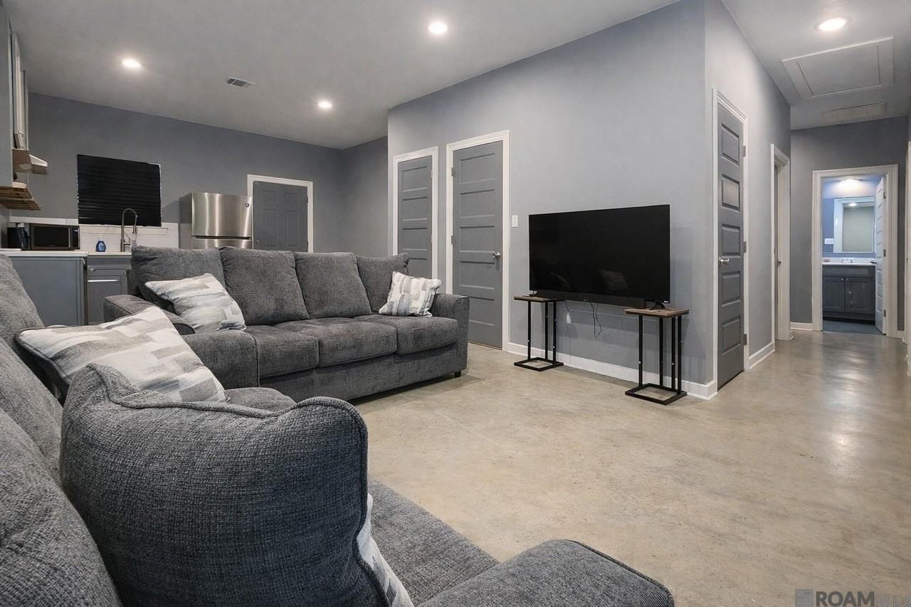 343 W Johnson St #343 - Photo 5 of 14