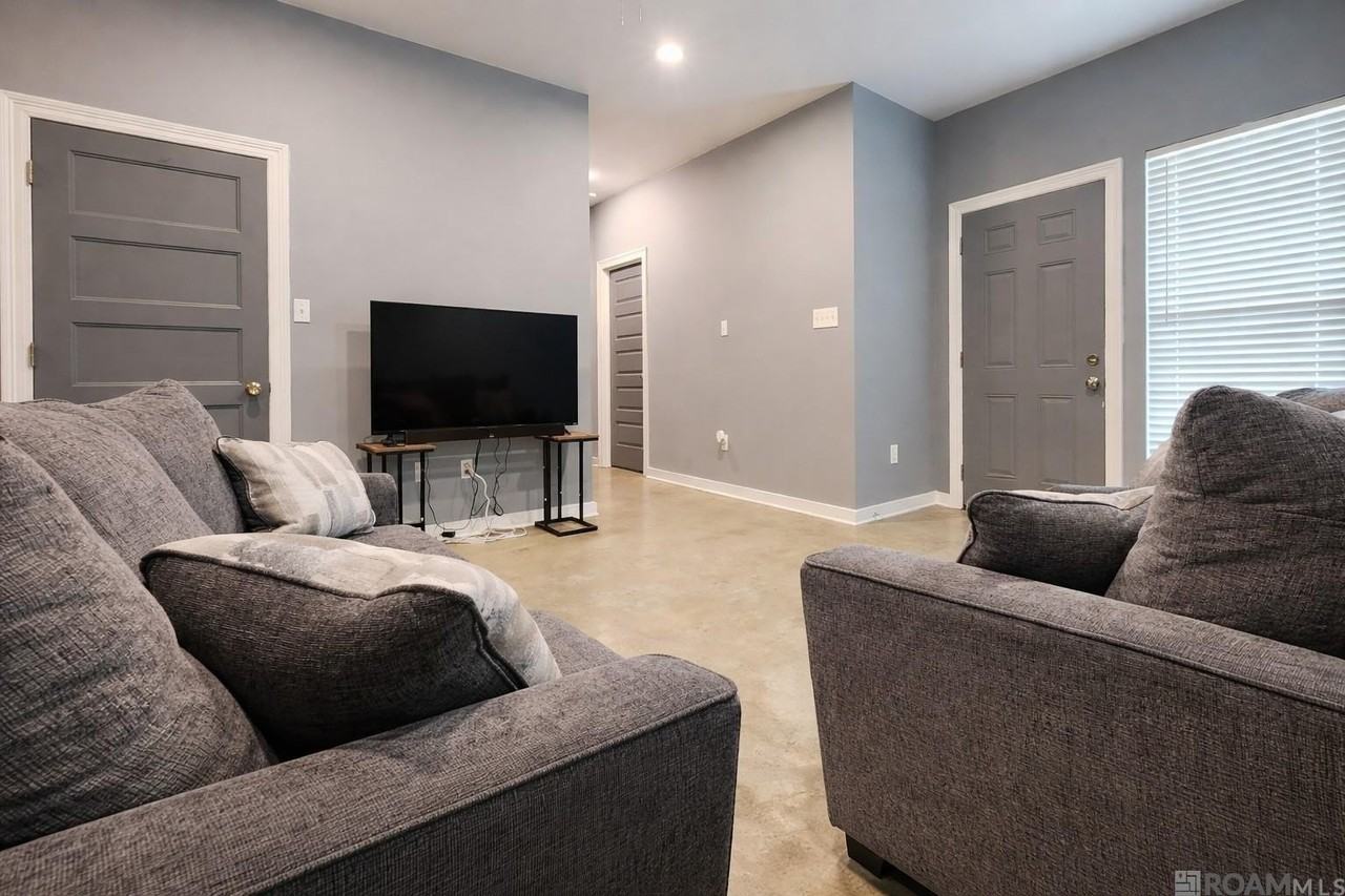 343 W Johnson St #343 - Photo 6 of 14