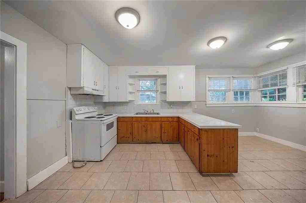 2407 Juanita St - Photo 4 of 14