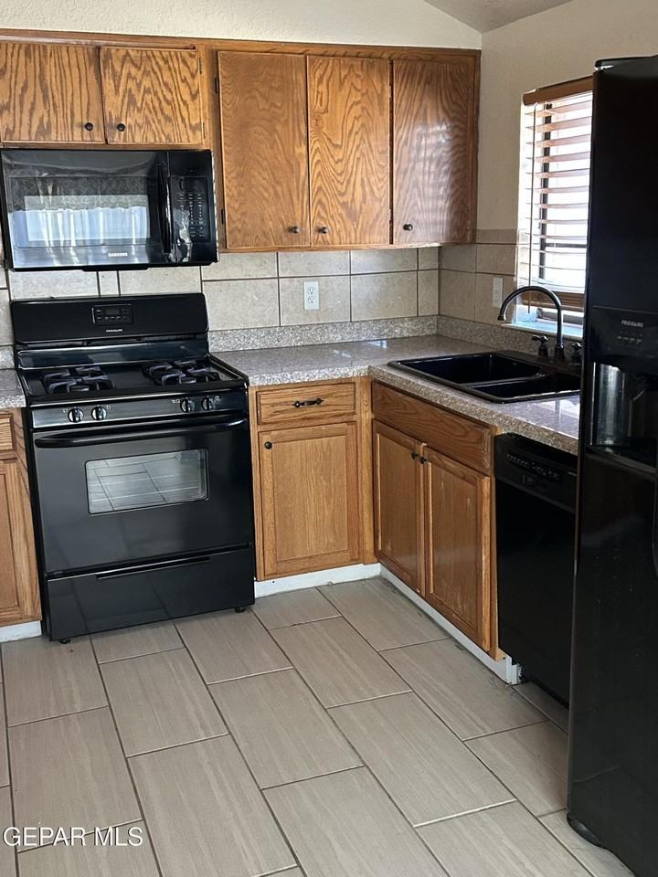 11300 Lake Nasser Dr - Photo 7 of 17