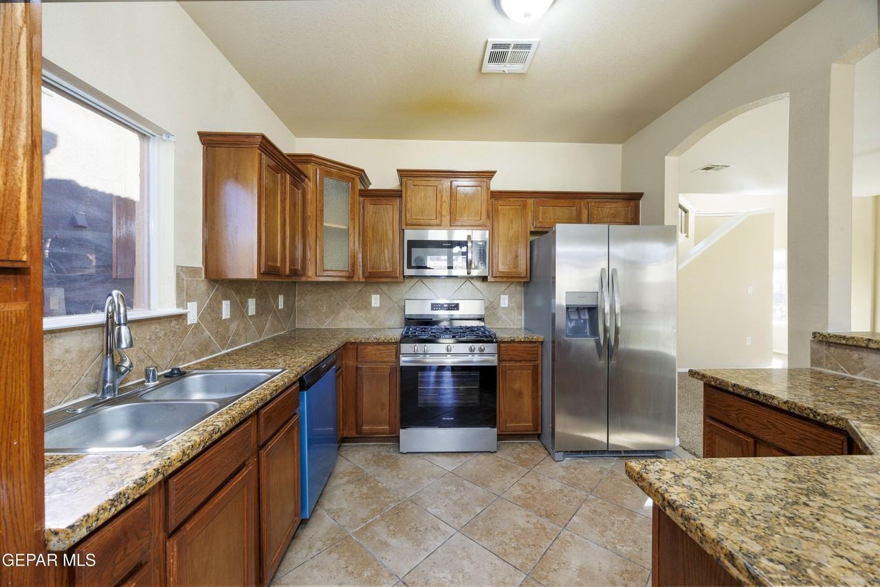 11313 Cattle Ranch St - Photo 4 of 16