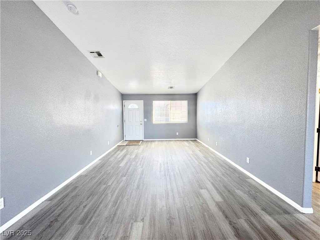 1030 Marne Ct #B - Photo 3 of 15