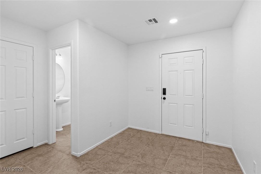 10846 Monaco Beach Ave - Photo 5 of 33