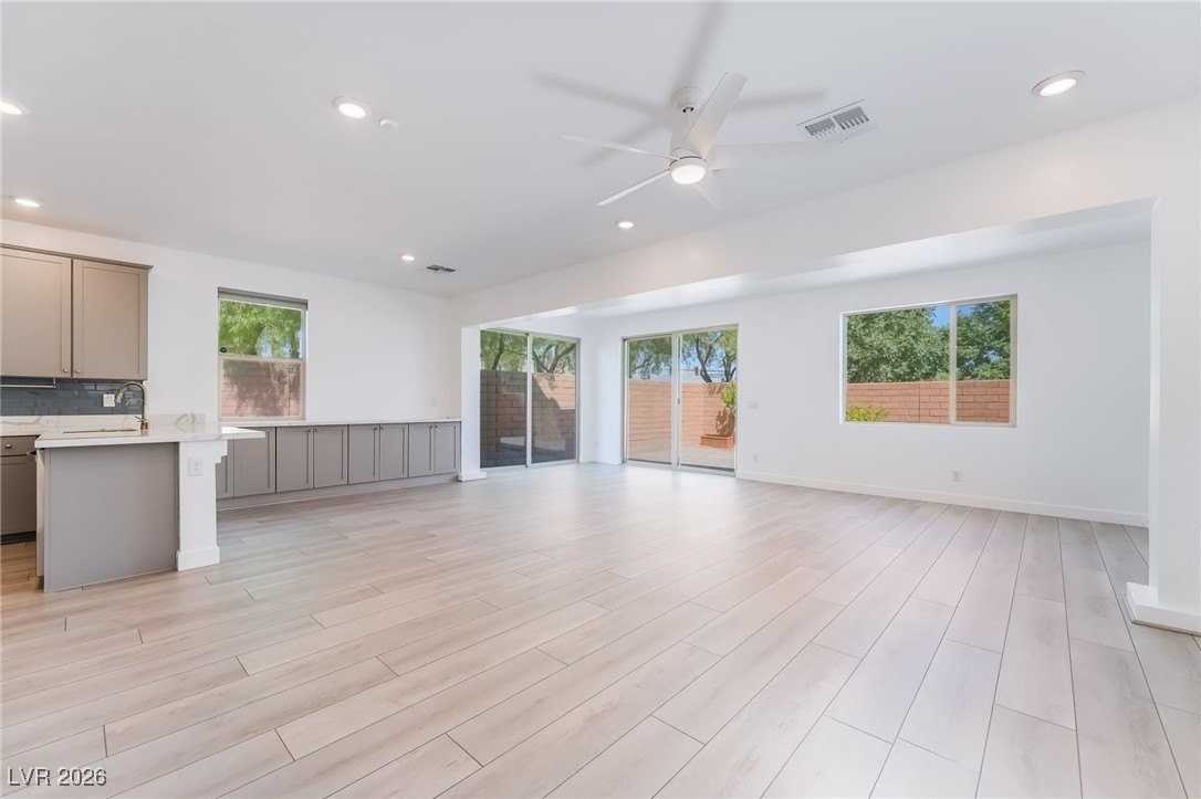 10784 Glowing Dawn Ave - Photo 5 of 28