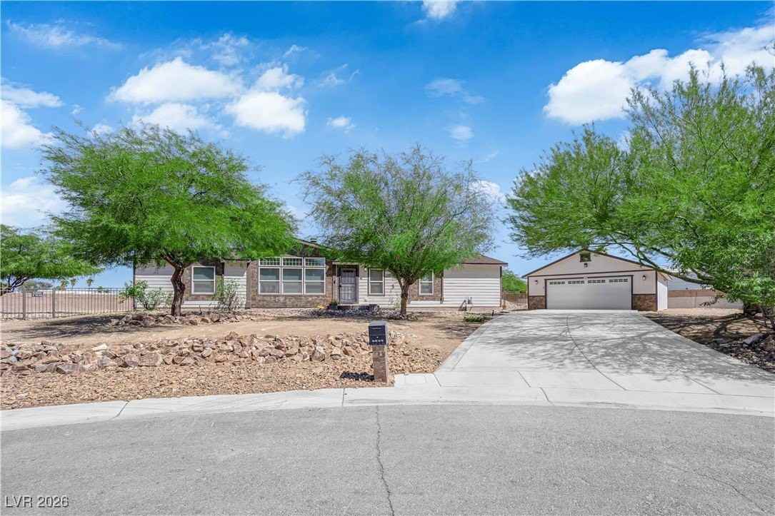 6425 W Quail Ave - Photo 4 of 50