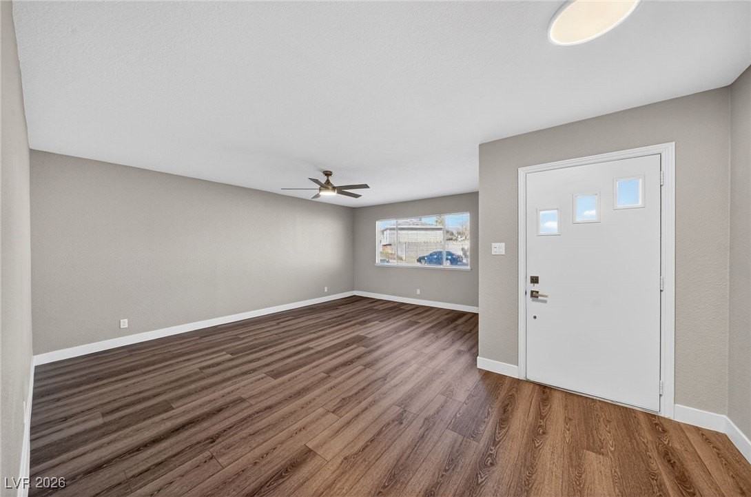 809 Peacock Ct - Photo 2 of 20