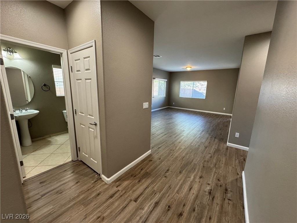 6021 Valley Flower St - Photo 5 of 49