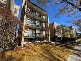 2740 W Farragut Ave - Photo 1 of 1