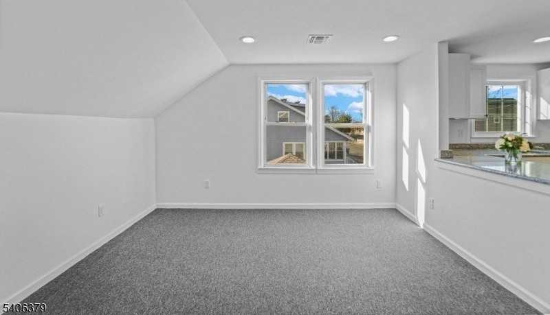 43 Hillcrest Ave - Photo 3 of 19