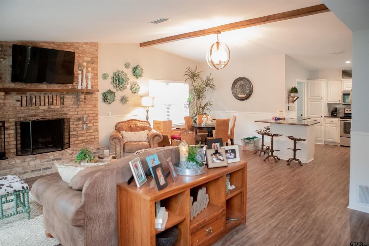 406 Hideaway Ln E - Photo 7 of 48