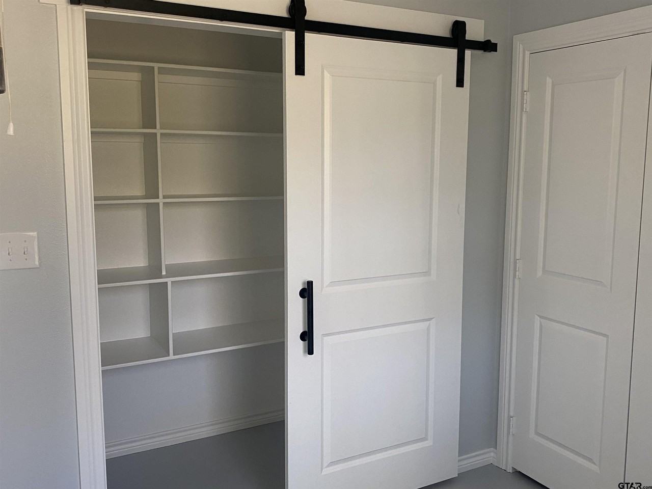 19213 Hillside Dr - Photo 5 of 11