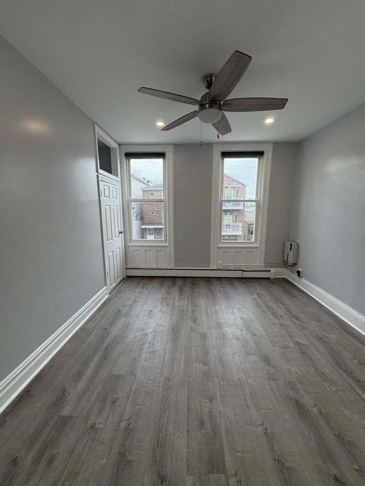 146 Grace St #2R - Photo 2 of 15