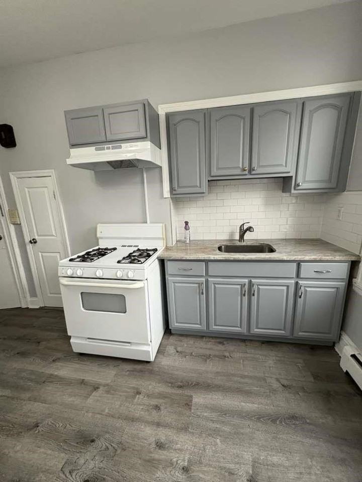 146 Grace St #2R - Photo 3 of 15