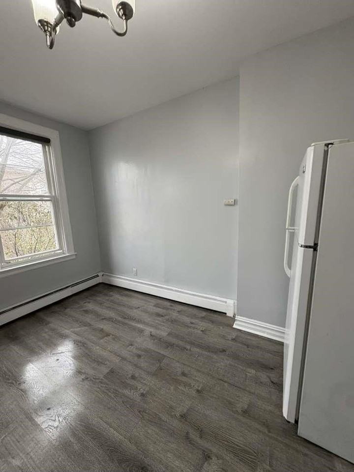 146 Grace St #2R - Photo 6 of 15