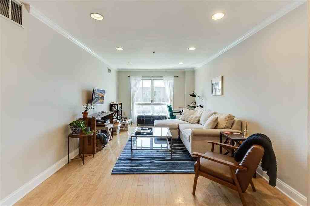 711 Clinton St #6A - Photo 4 of 15