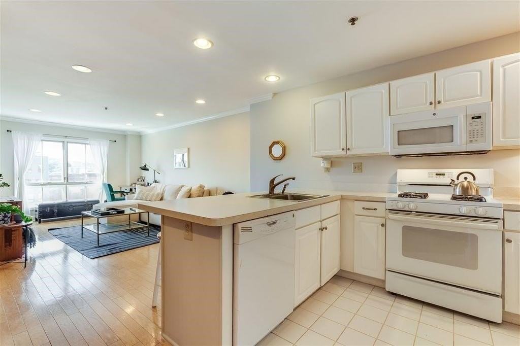 711 Clinton St #6A - Photo 6 of 15