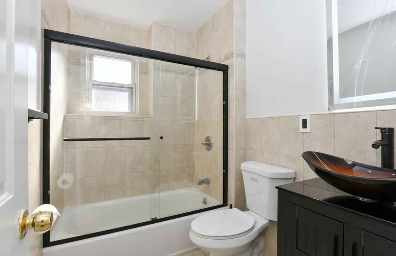 1402 8th St #2 - Photo 4 of 7