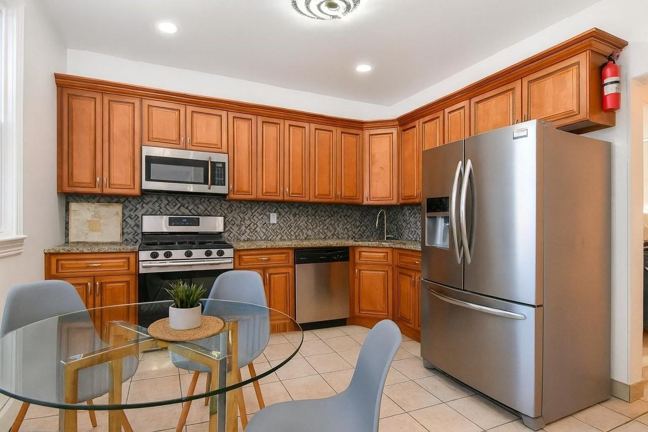 1402 8th St #2 - Photo 6 of 7