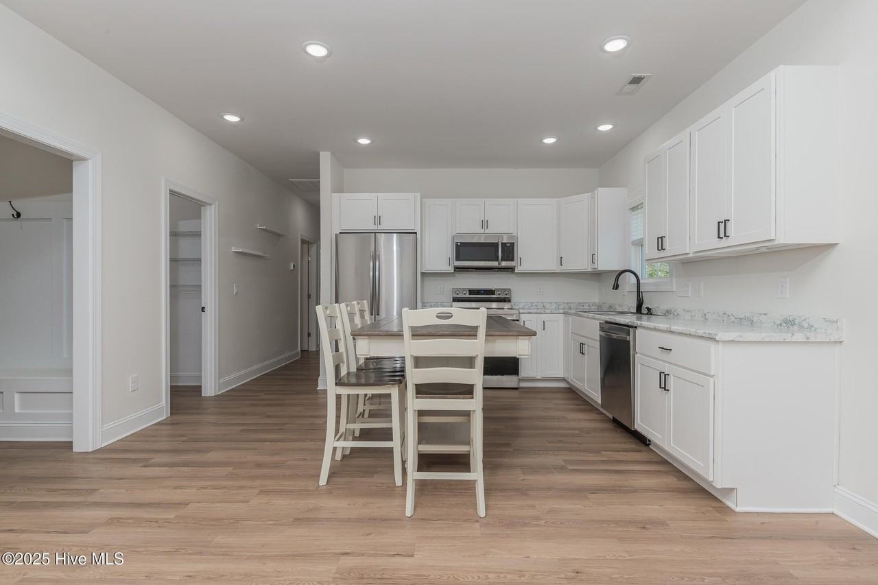 111 Hampton Ct - Photo 6 of 31