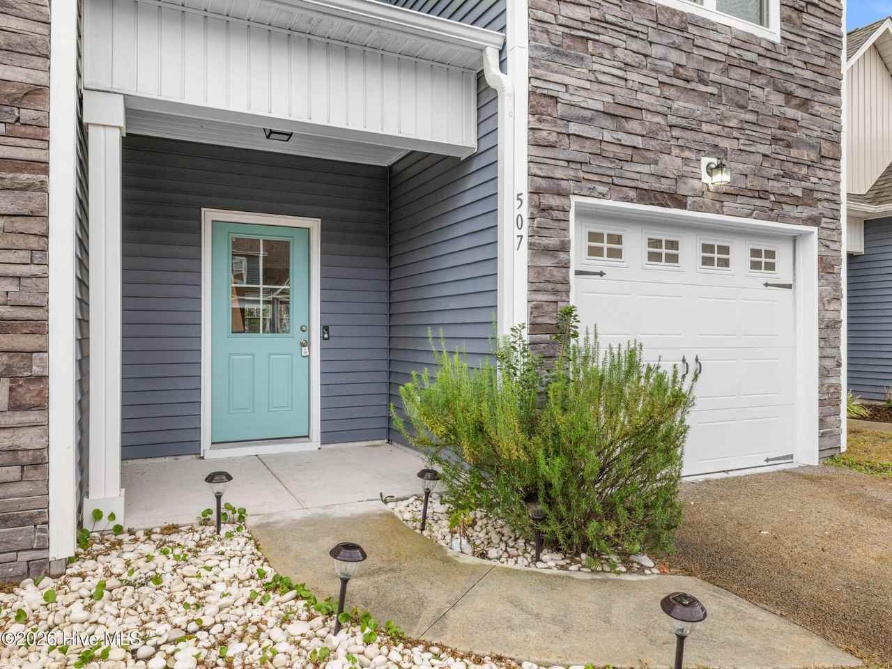 507 Stone Crab Ln - Photo 2 of 17