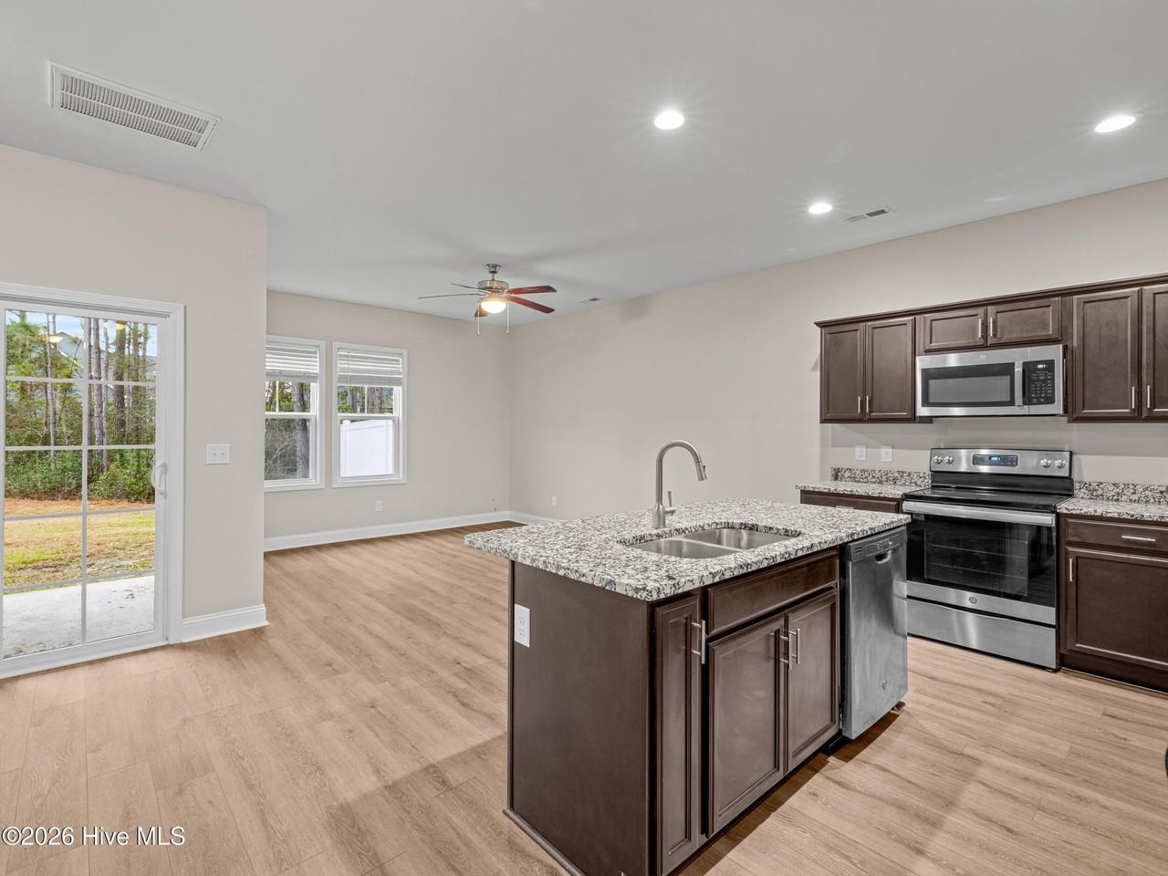 507 Stone Crab Ln - Photo 4 of 17