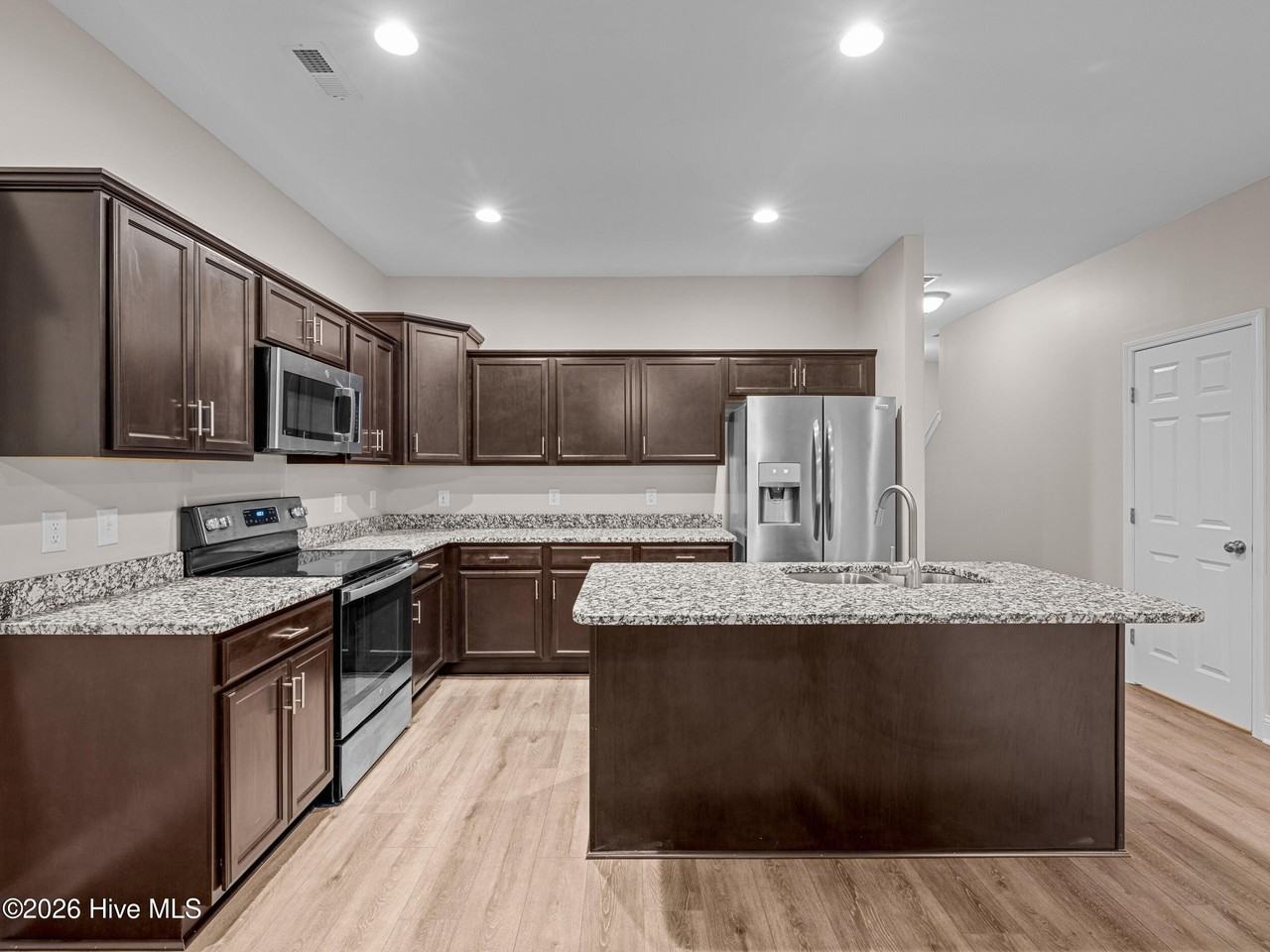 507 Stone Crab Ln - Photo 6 of 17