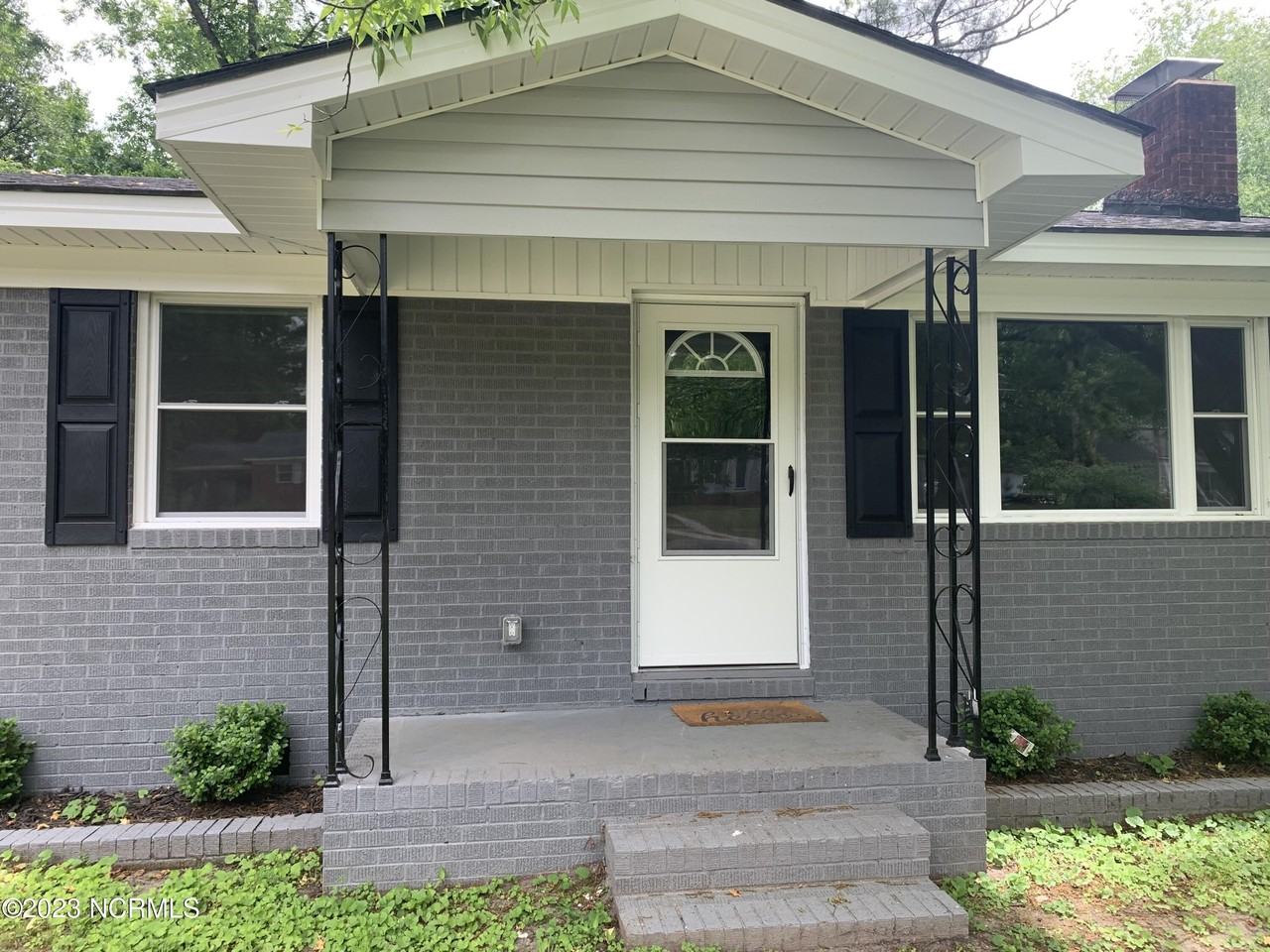 716 Richmond Rd - Photo 2 of 14