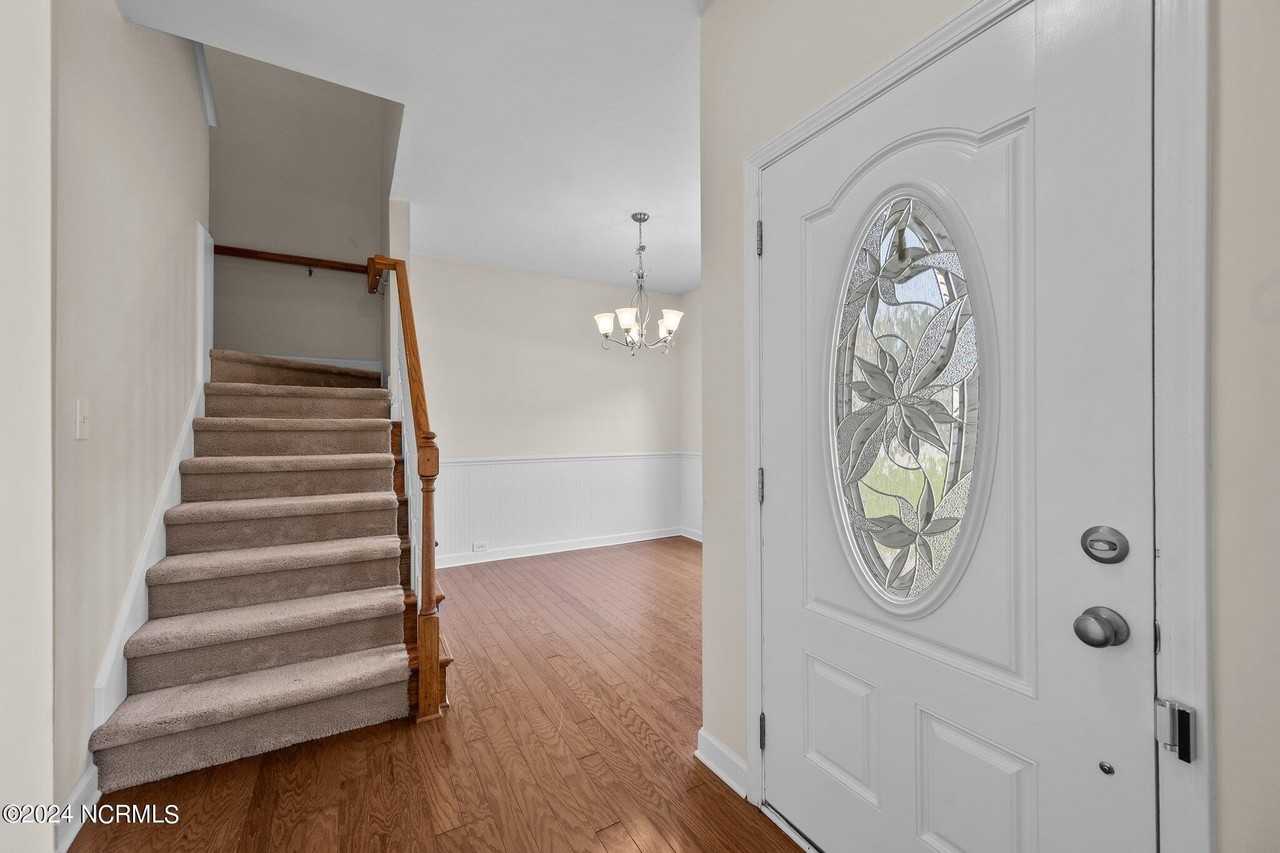 800 Savannah Dr - Photo 2 of 39