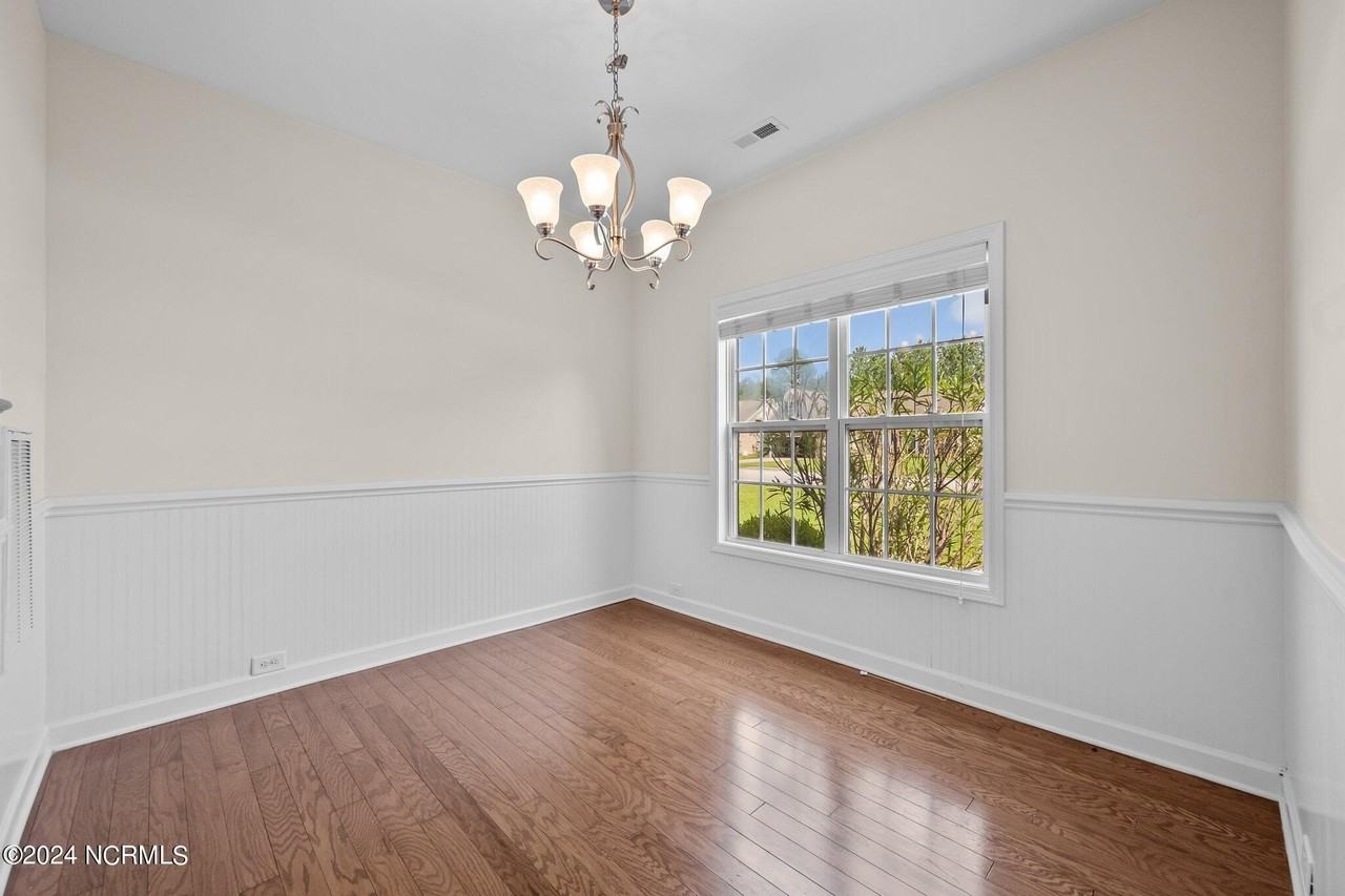 800 Savannah Dr - Photo 3 of 39