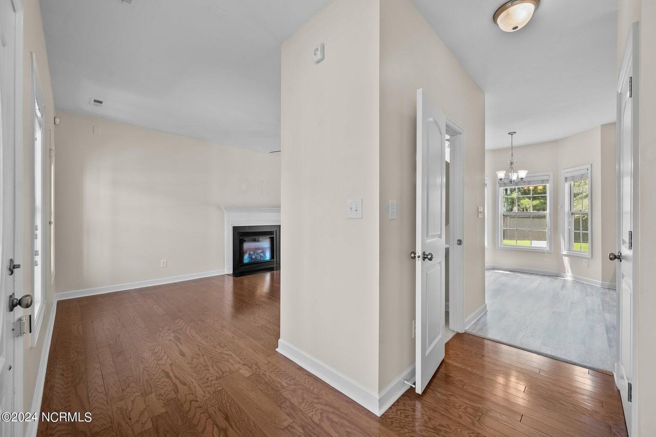 800 Savannah Dr - Photo 5 of 39