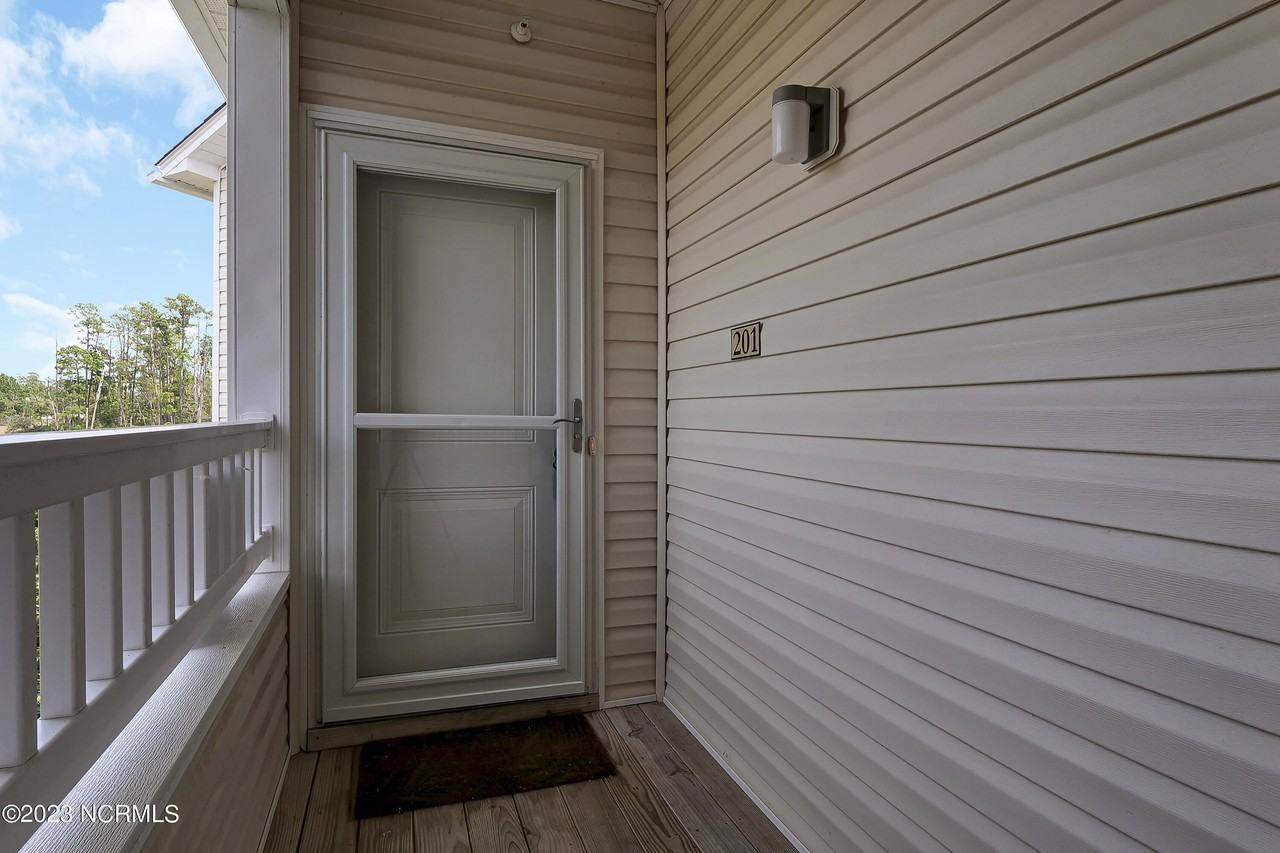 4203 River Rd Apt 201 #201 - Photo 5 of 29