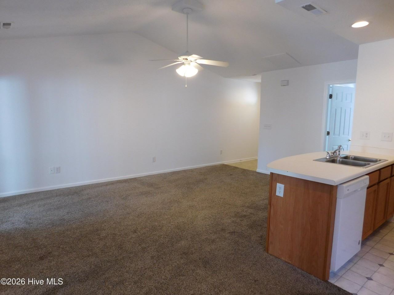 4026 Elizabeth Ave - Photo 6 of 19