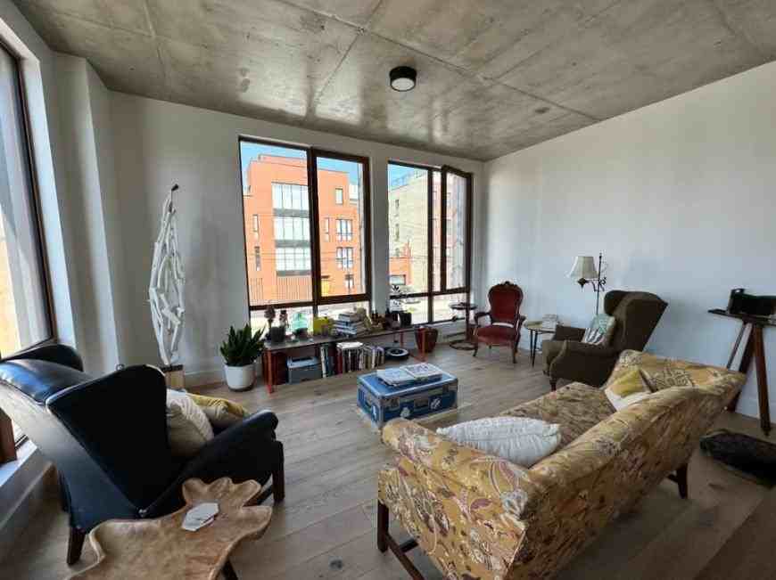 189 Conover St - Photo 5 of 10