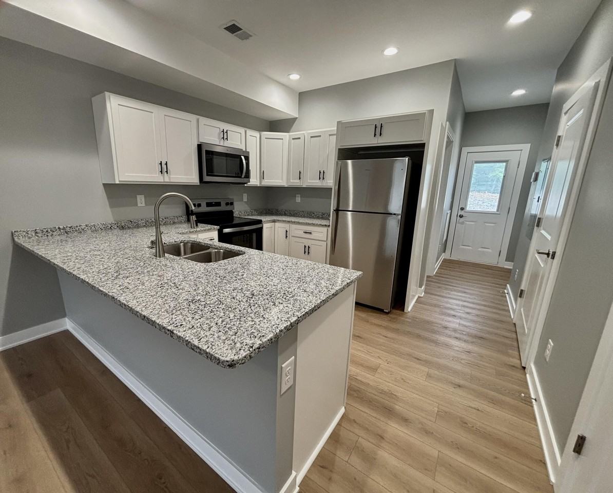 1611 N Highway 1247 Apt B #B - Photo 4 of 13