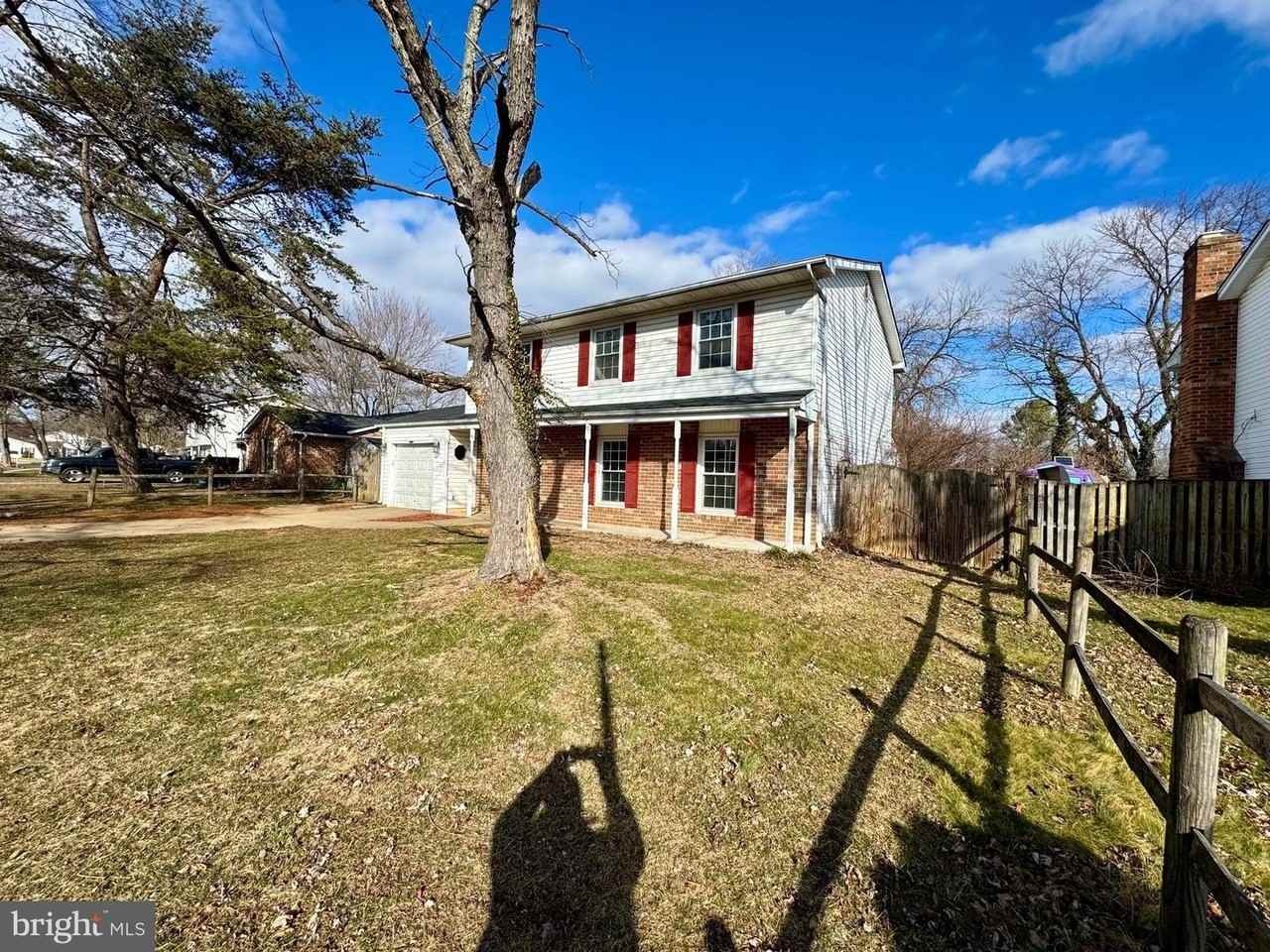 1040 Springhill Way - Photo 2 of 36