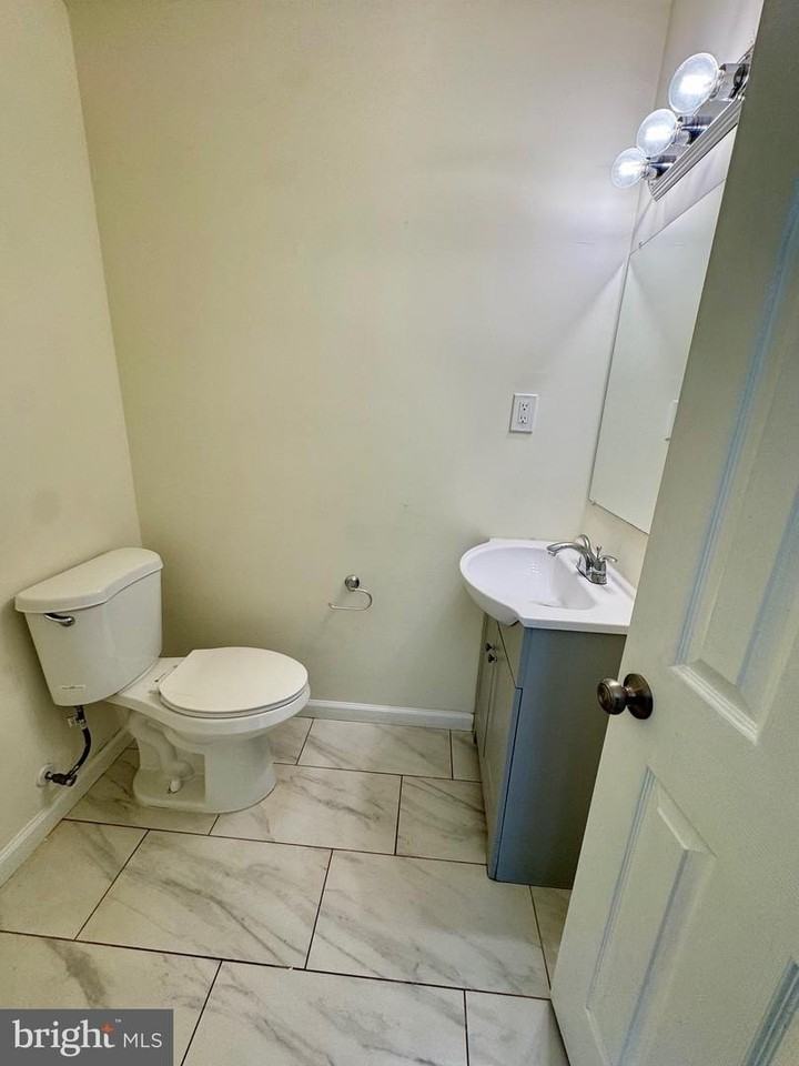 1040 Springhill Way - Photo 3 of 36