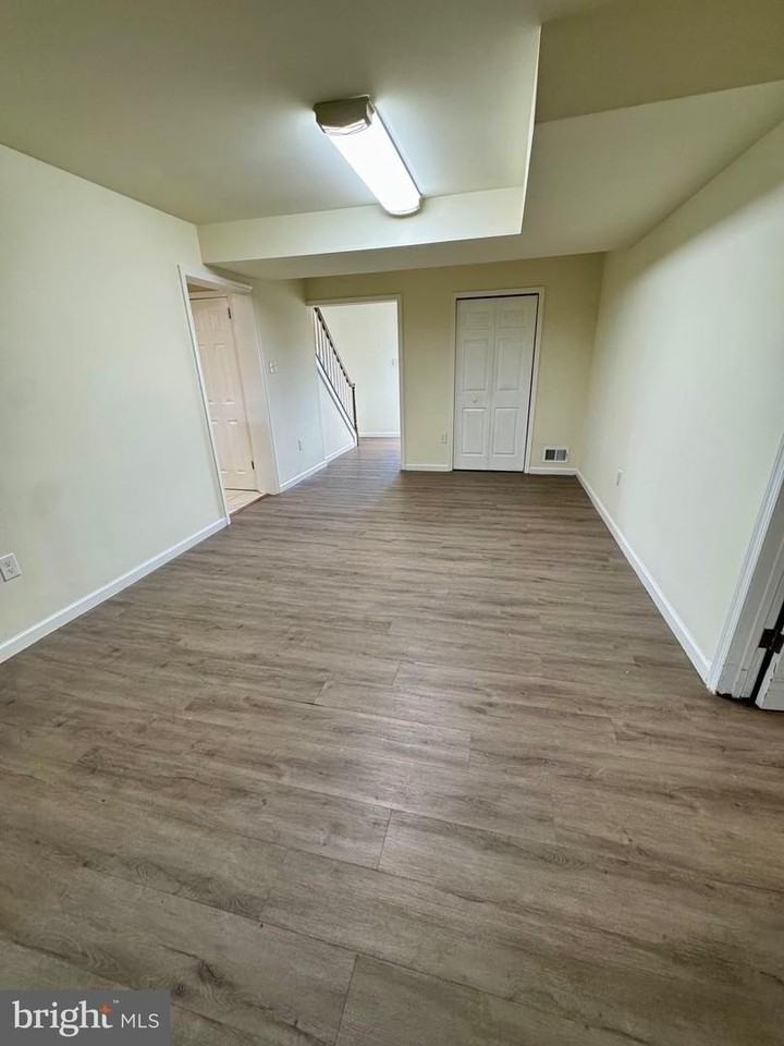 1040 Springhill Way - Photo 6 of 36