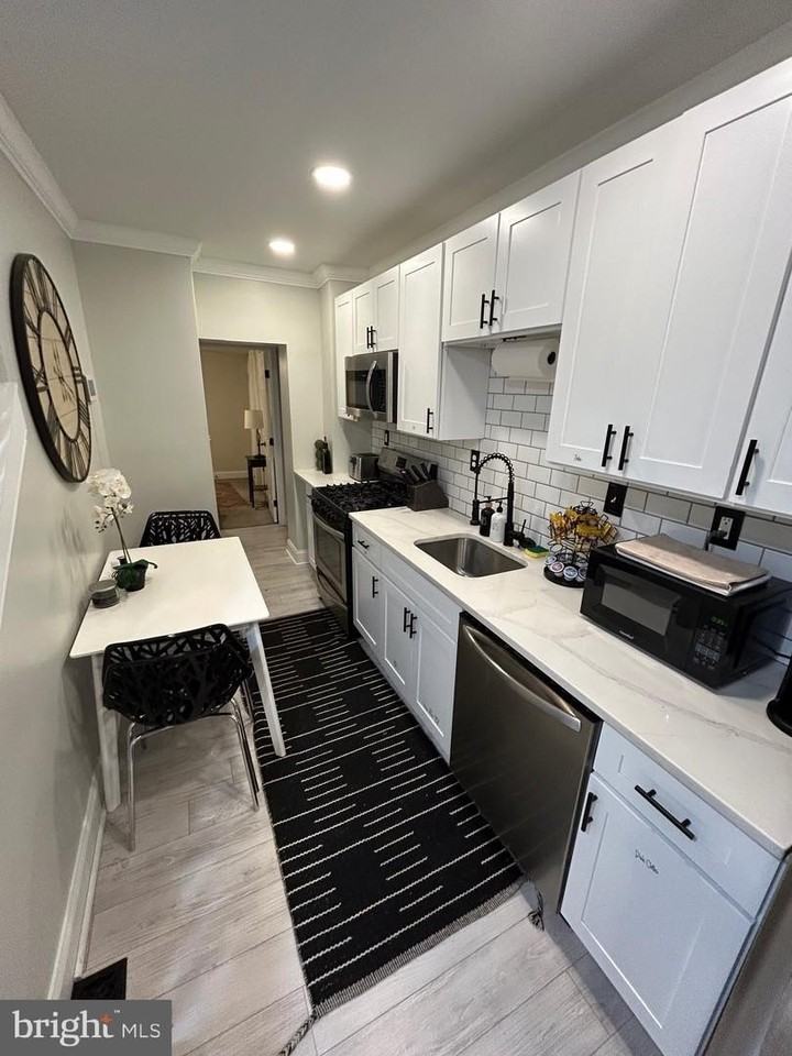 616 S Rose St - Photo 4 of 11