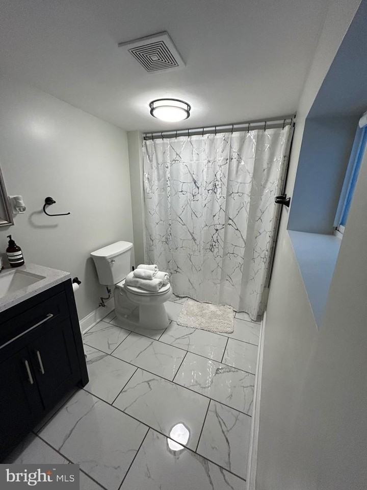 616 S Rose St - Photo 6 of 11