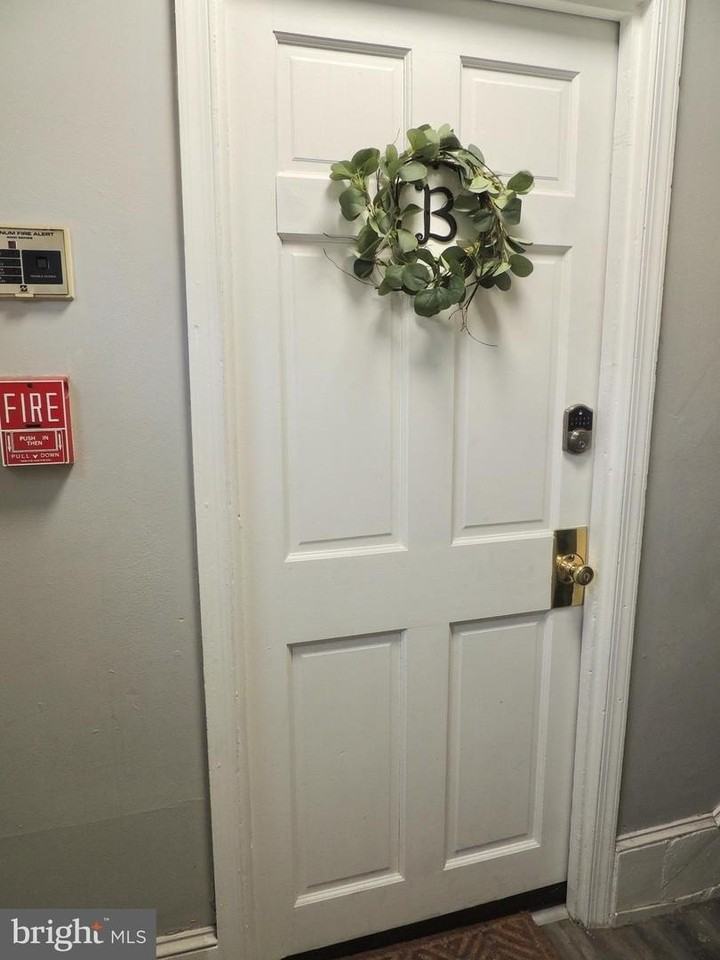 17 S Walnut St - Photo 4 of 26